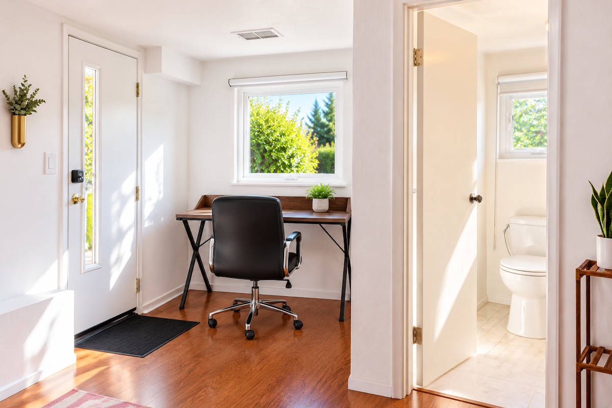 Private entrance and window desk in the studio suite