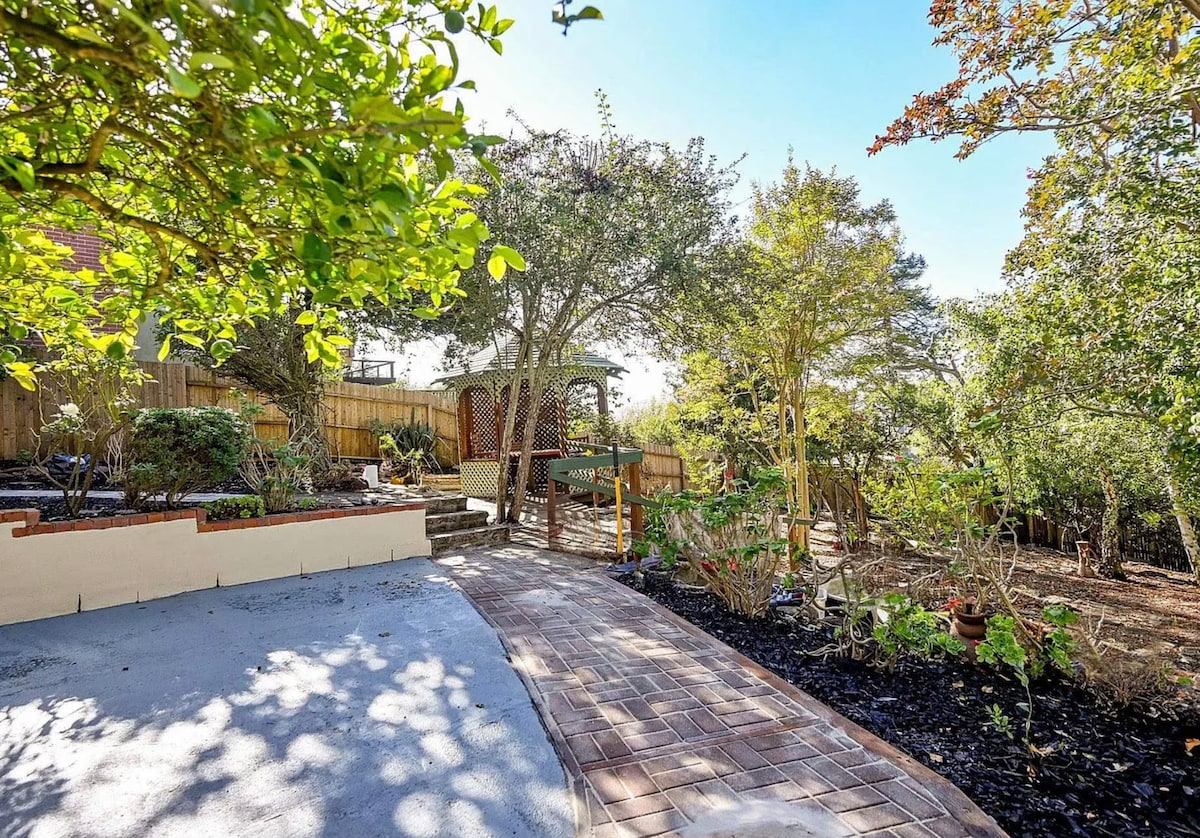 Shared garden path and gazebo at the Berkeley Hills property